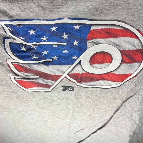 NHL Fanatics Mens Flyers Flag Logo Tee Color Gray Size XL - Picture 2 of 4